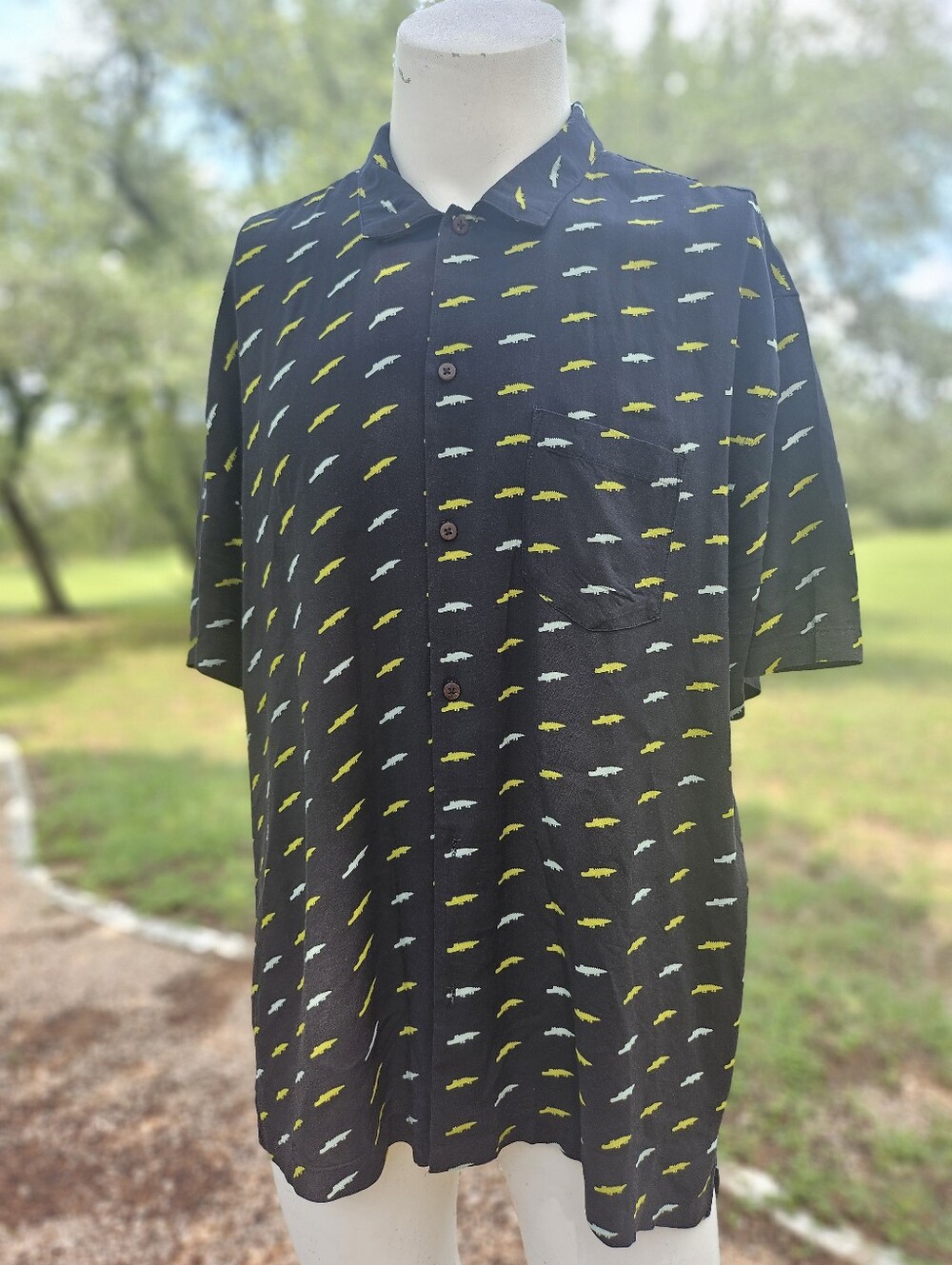Eubi Men's Black Short-Sleeve Button-Up Shirt Green Alligator Croc Print XL